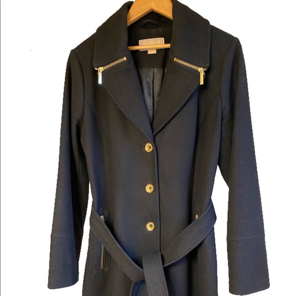 Classic & chic black winter coat with gold details - Picture 1 of 7